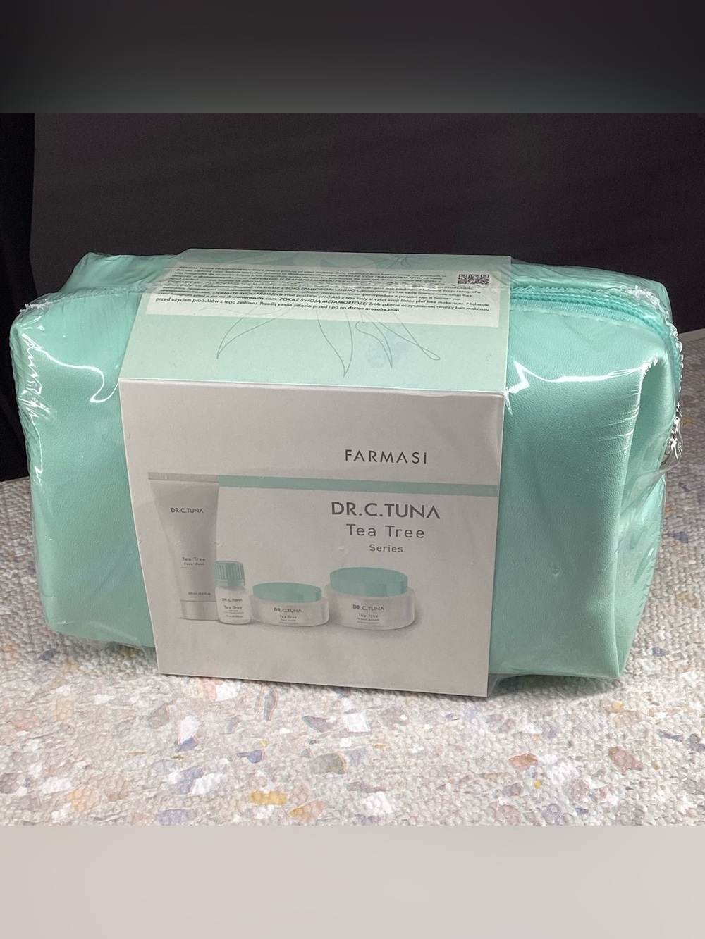 Farmasi Dr. C. Tuna Tea Tree Skincare Set in Mint Green
